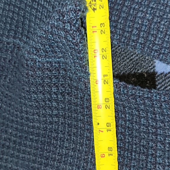 Van Heusen. Crewneck. Cotton-blend thick sweater. Like-new. Men's size XL - Picture 8 of 15